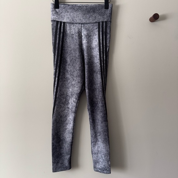 EUC ADIDAS 3 STRIPE HIGH-RISE AEROREADY 7/8 LEGGINGS GRAY BLACK SIZE SMALL - Picture 1 of 7